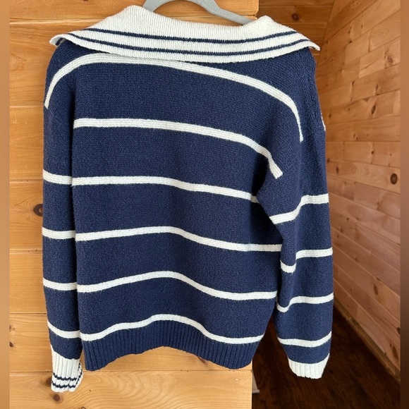American Eagle Sweater​​​ - Picture 3 of 4